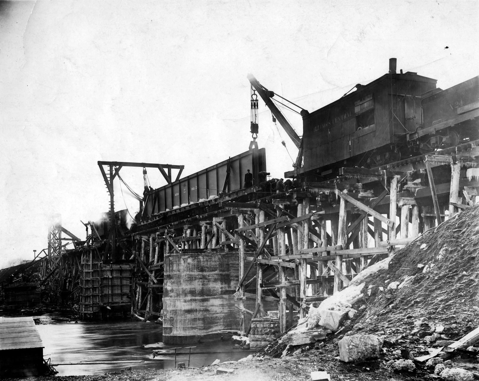 Illinois Central bridge south .jpg